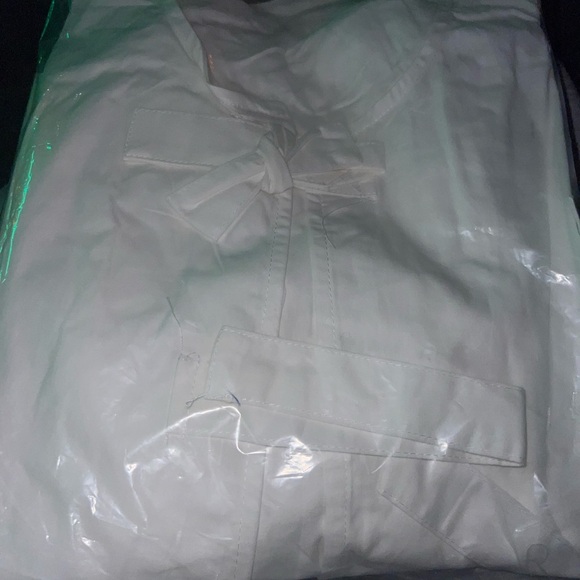 Elegant White Puff Sleeve Blouse - Picture 2 of 6